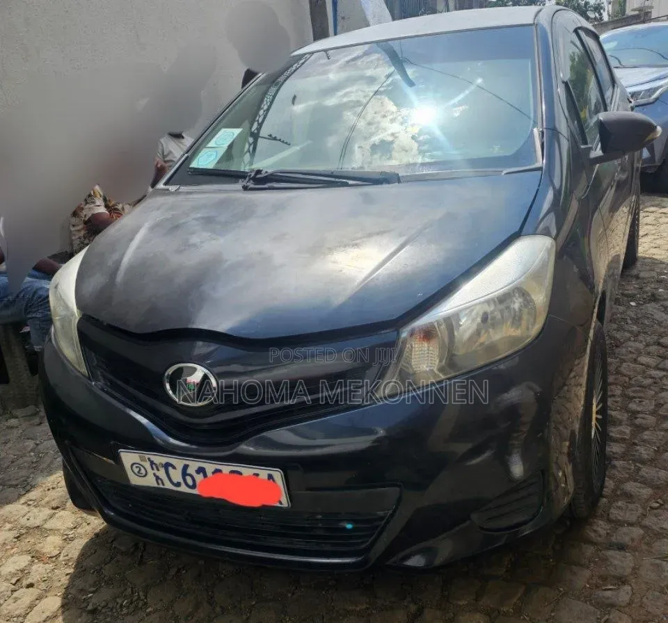 Toyota Yaris 2011 Black