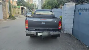 Toyota Hilux 2008 Gray