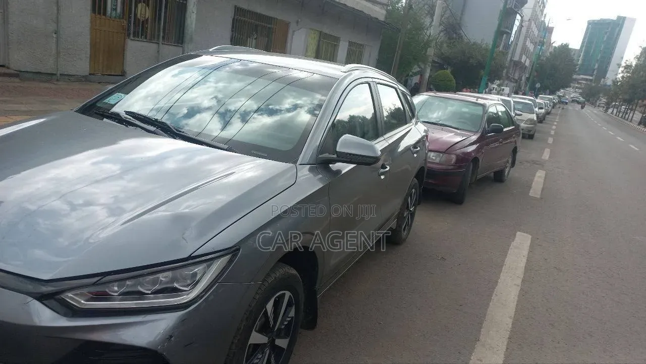 BYD E2 43 kWh 94 hp FWD 2024 Gray