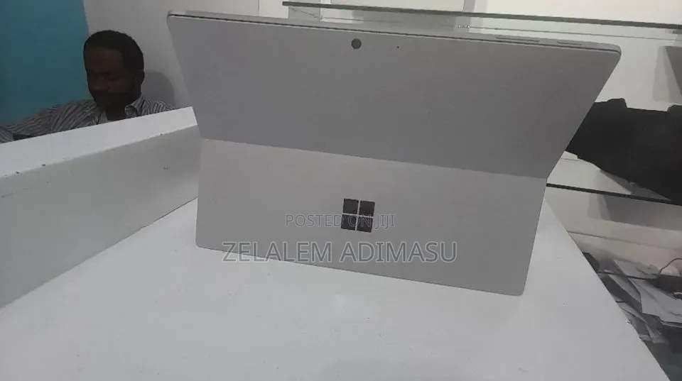 New Laptop Microsoft Surface Pro 8 8GB Intel Core i5 SSD 256GB
