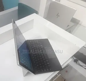 New Laptop Microsoft Surface Pro 8 8GB Intel Core i5 SSD 256GB