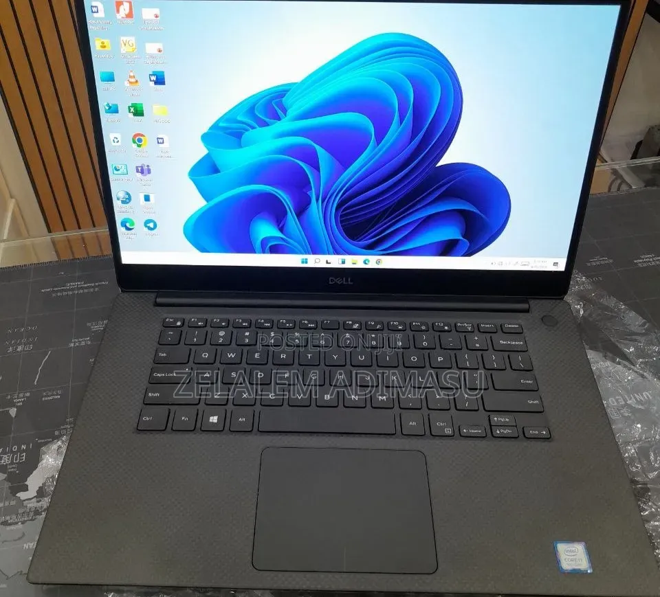 New Laptop Dell XPS 15 16GB Intel Core i7 SSD 512GB