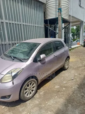Toyota Yaris Base Hatchback 5dr 2010 Purple