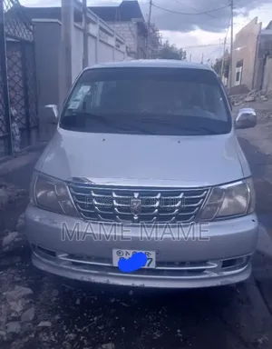 Toyota HiAce 2011 Silver