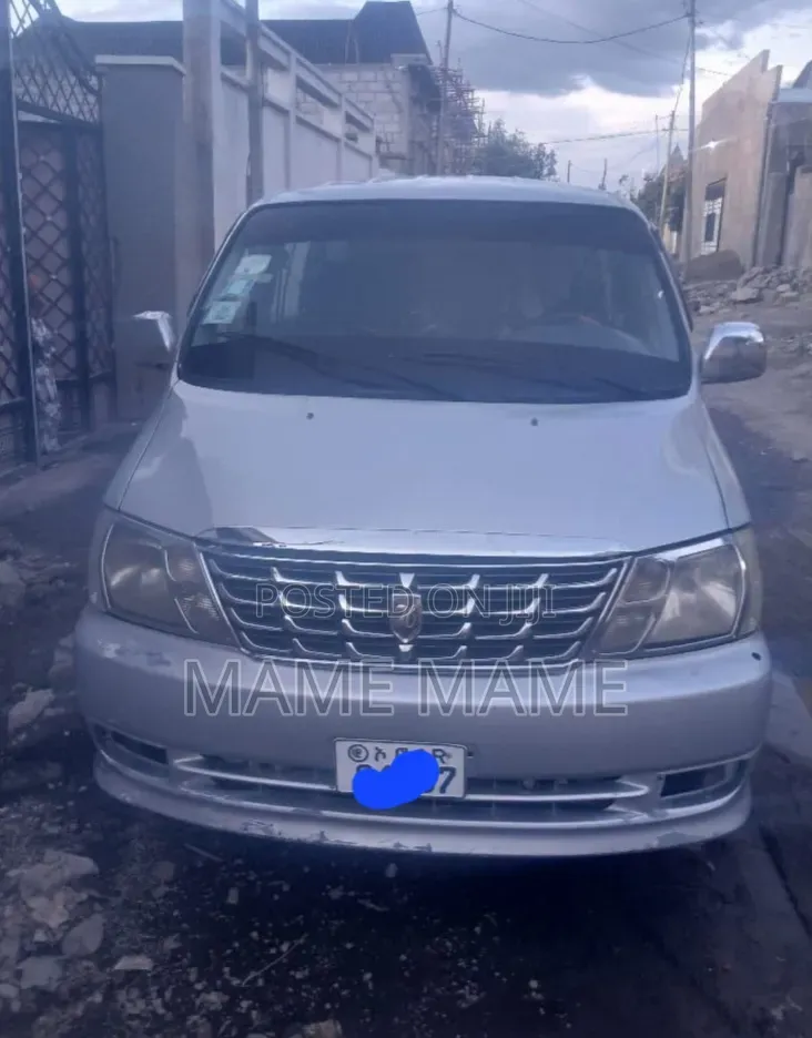 Toyota HiAce 2011 Silver