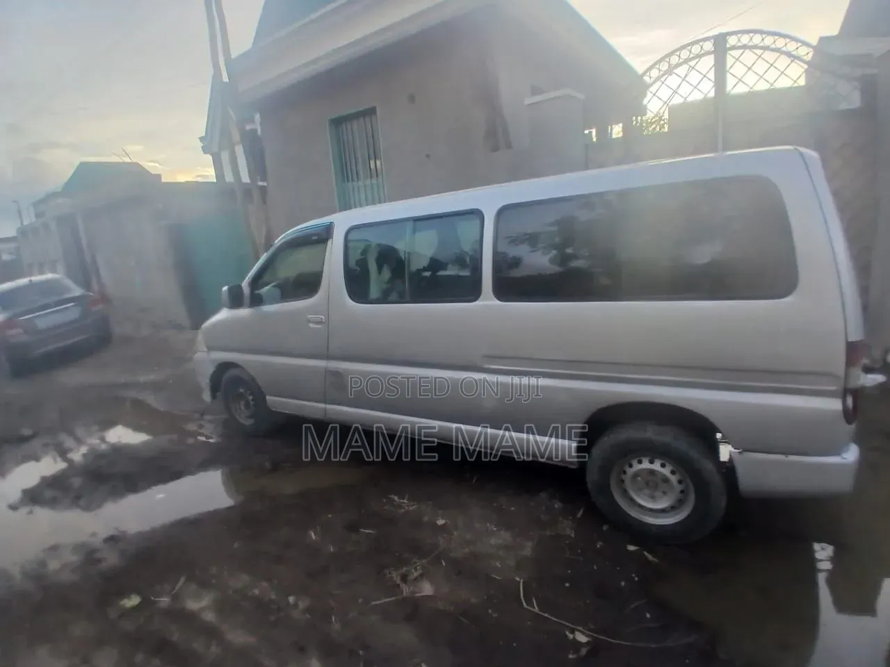 Toyota HiAce 2011 Silver