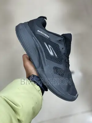 Skechers Max Cushioning: Stealth Black Runner