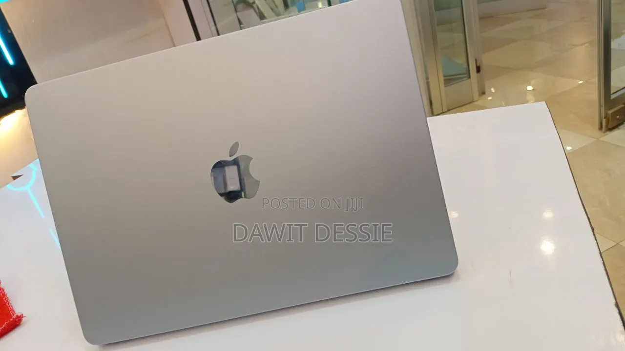 New Laptop Apple MacBook Air 2025 M4 16GB Apple M4 SSD 256GB