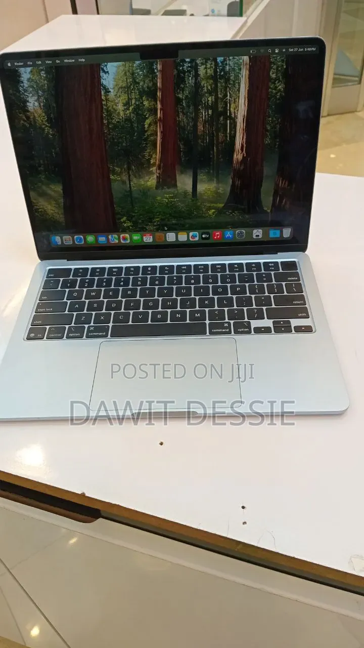 New Laptop Apple MacBook Air 2025 M4 16GB Apple M4 SSD 256GB