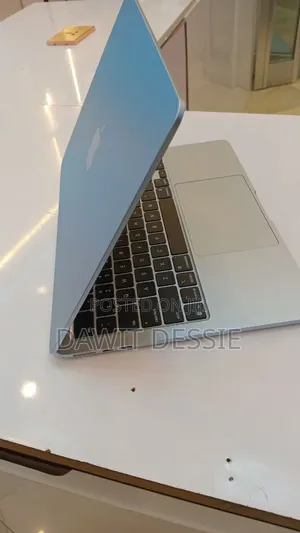 New Laptop Apple MacBook Air 2025 M4 16GB Apple M4 SSD 256GB