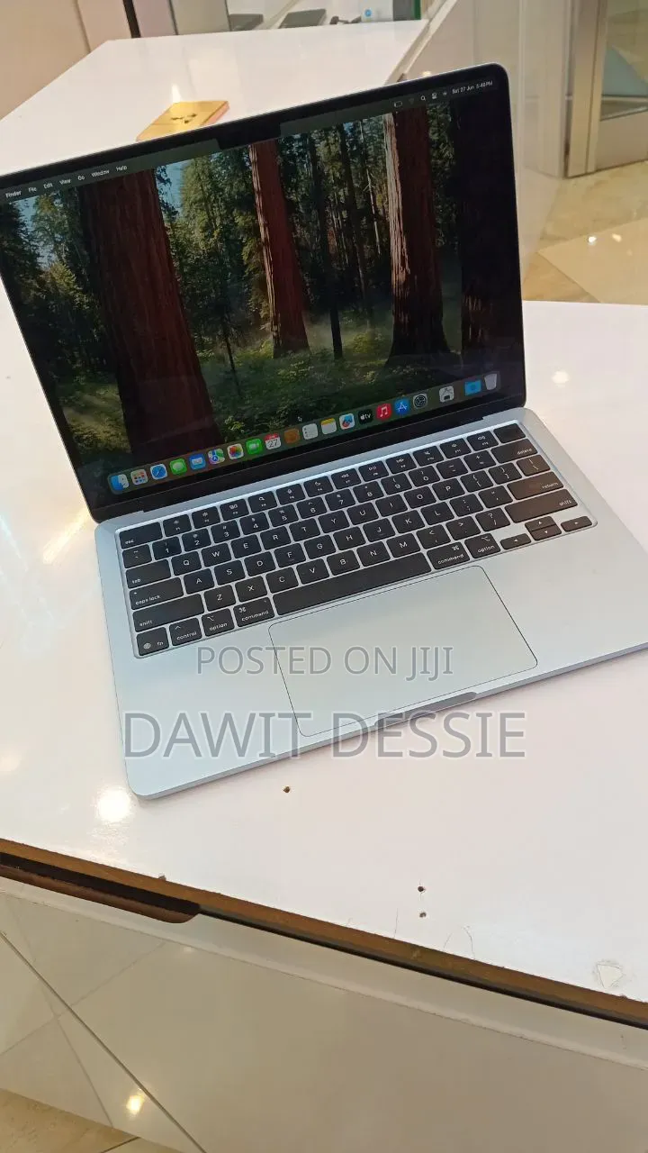 New Laptop Apple MacBook Air 2025 M4 16GB Apple M4 SSD 256GB