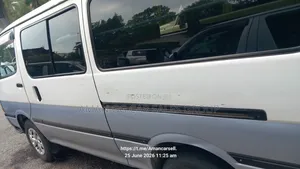 Toyota HiAce 2004 White