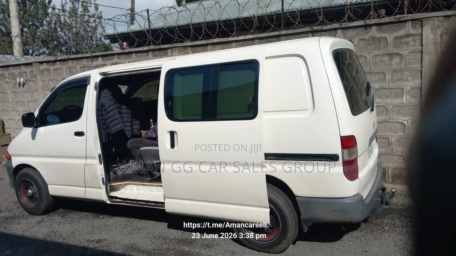 Toyota HiAce 2001 White