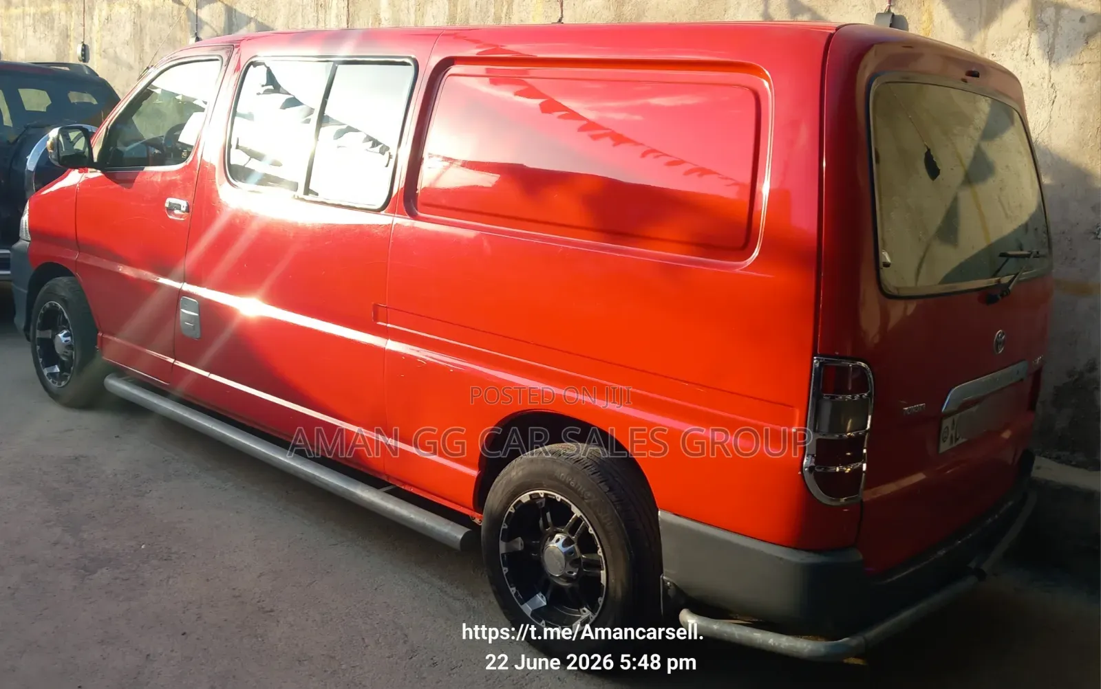 Toyota HiAce 2011 Red