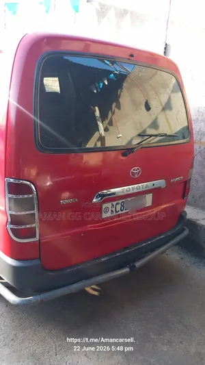 Toyota HiAce 2011 Red