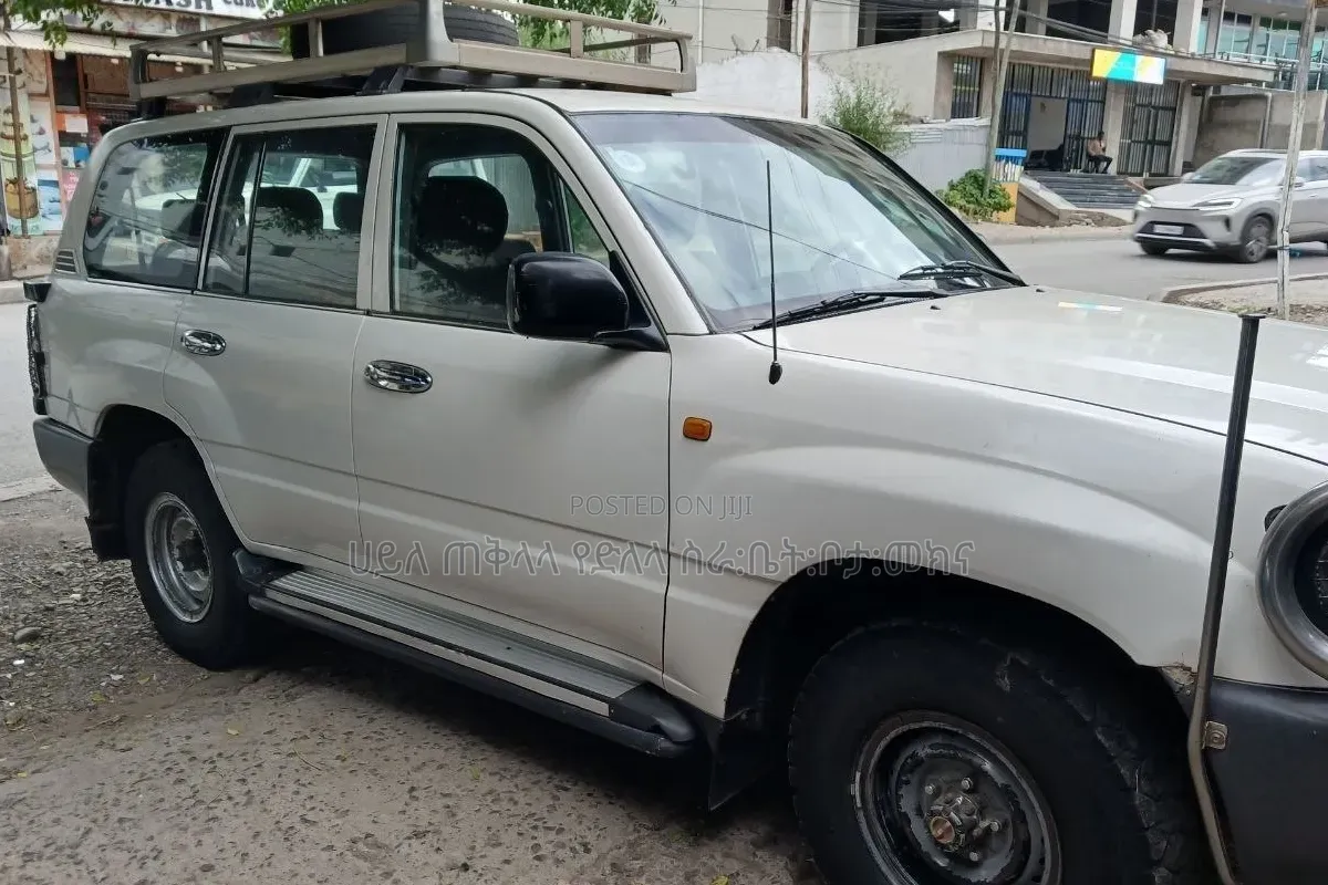 Toyota Land Cruiser 2004 Off white