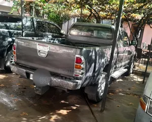 Toyota Hilux 2008 Gray