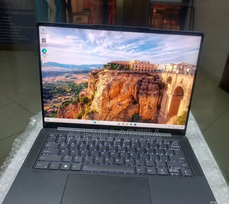 New Laptop Lenovo 32GB AMD Ryzen 7 SSD 1T