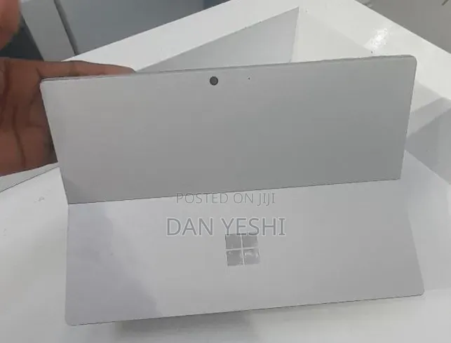 New Laptop Microsoft Surface Pro 8 8GB Intel Core i5 SSD 256GB