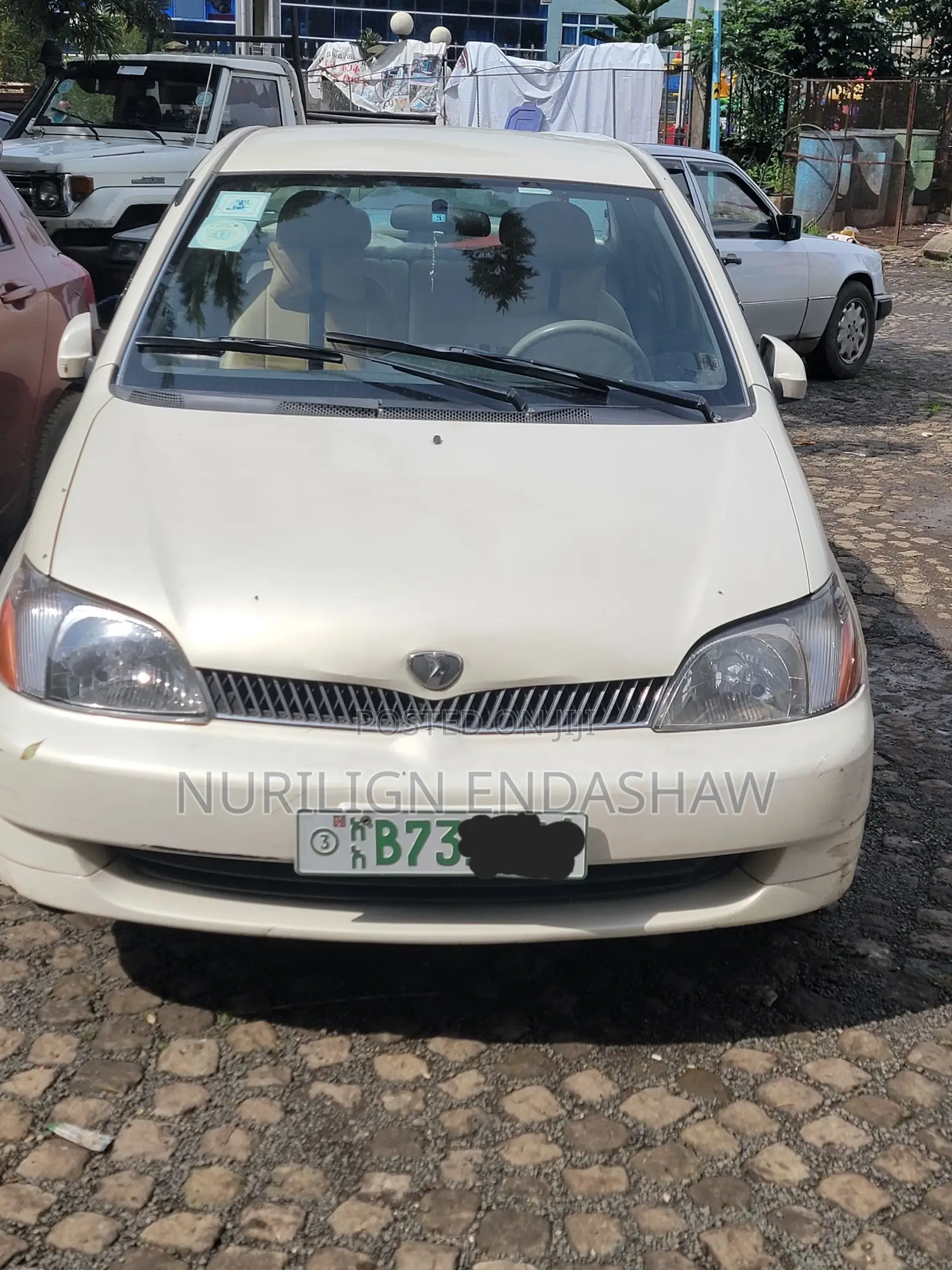 Toyota Platz 2001 White
