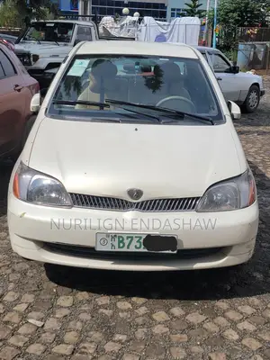 Toyota Platz 2001 White