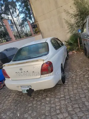 Toyota Platz 2001 White