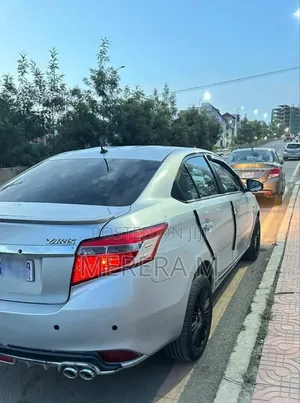 Toyota Yaris 2013 Silver