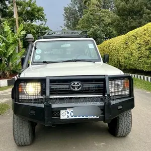 Toyota Land Cruiser 2014 White
