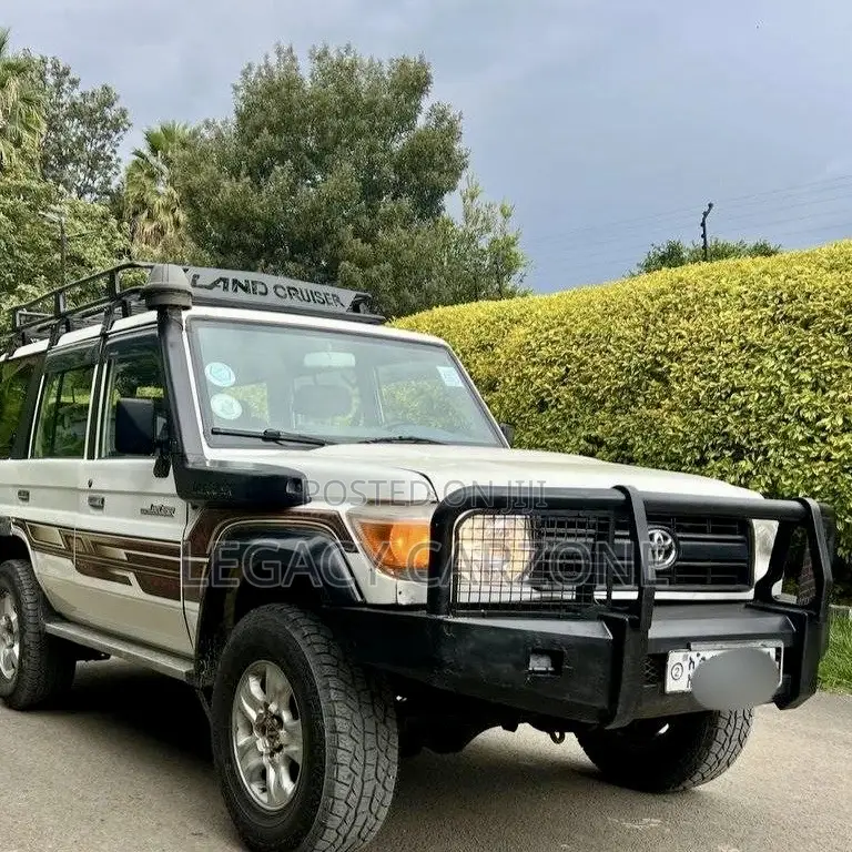 Toyota Land Cruiser 2014 White