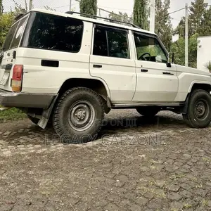 Toyota Land Cruiser 2010 White