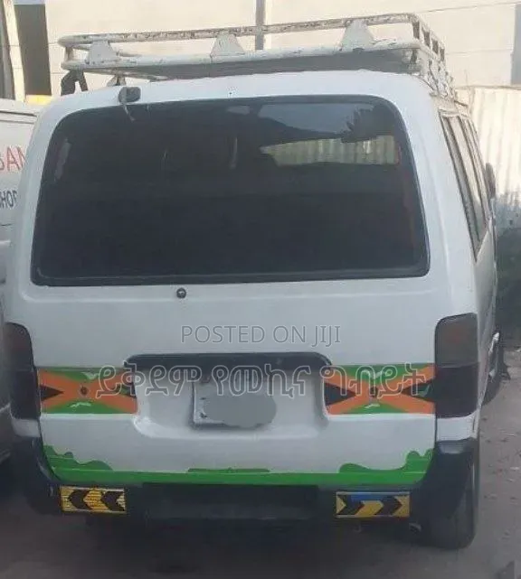 Toyota HiAce 2004 White