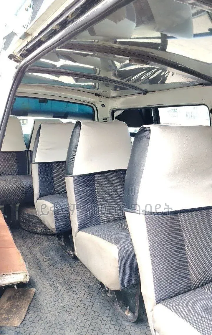 Toyota HiAce 2004 White