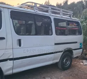 Toyota HiAce 2004 White