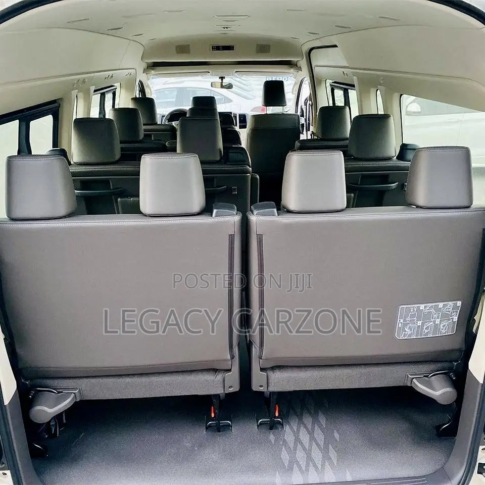 Toyota HiAce 2022 White