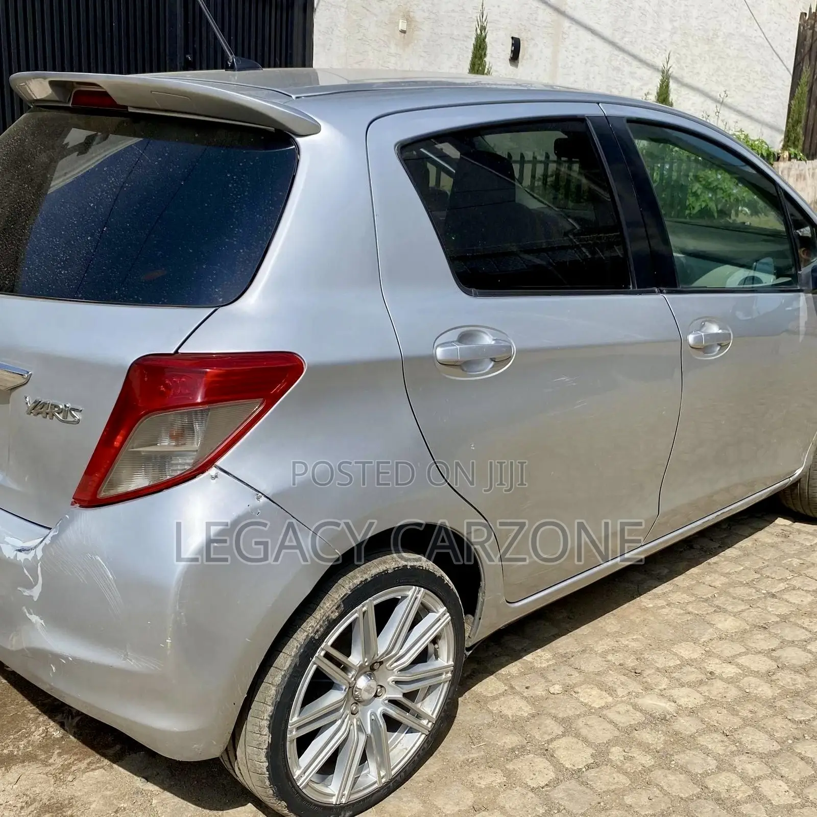 Toyota Yaris 2011 Silver