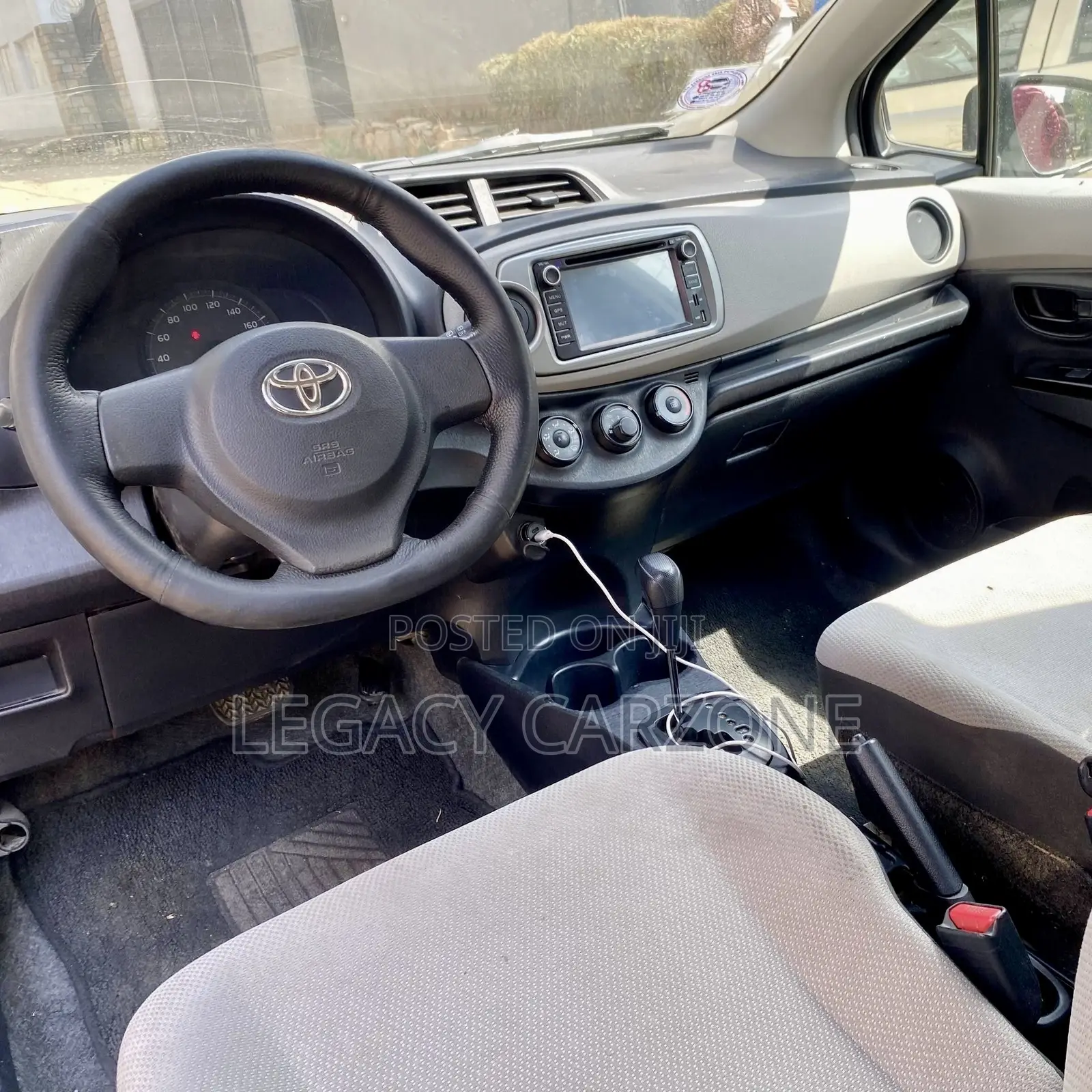 Toyota Yaris 2011 Silver