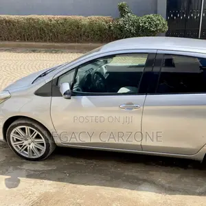 Toyota Yaris 2011 Silver