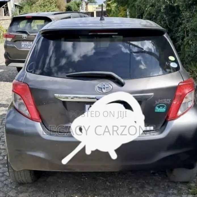 Toyota Yaris 2013 Gray
