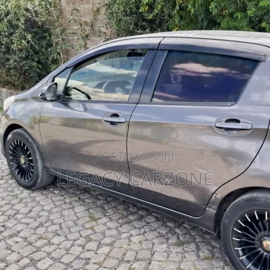 Toyota Yaris 2013 Gray