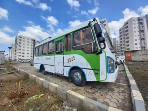 Isuzu NQR 2001 White