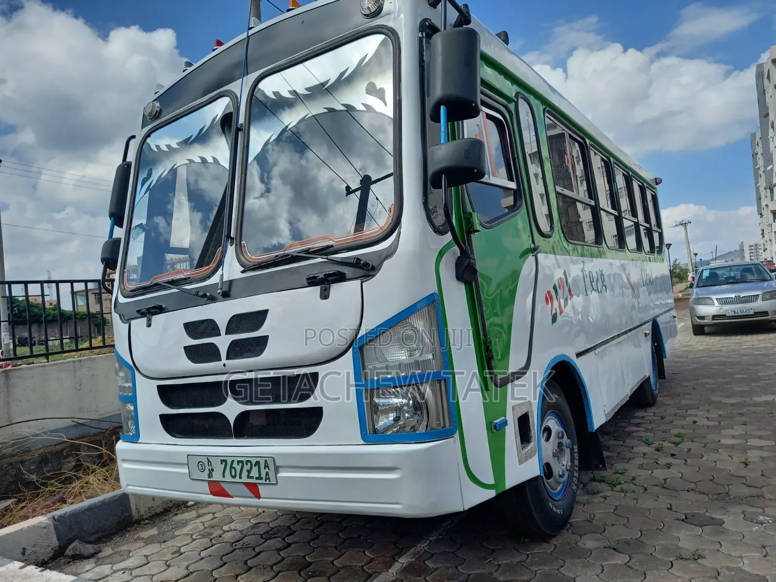 Isuzu NQR 2001 White