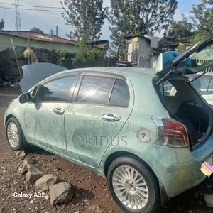 Toyota Yaris 2010 Green