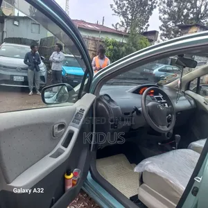 Toyota Yaris 2010 Green