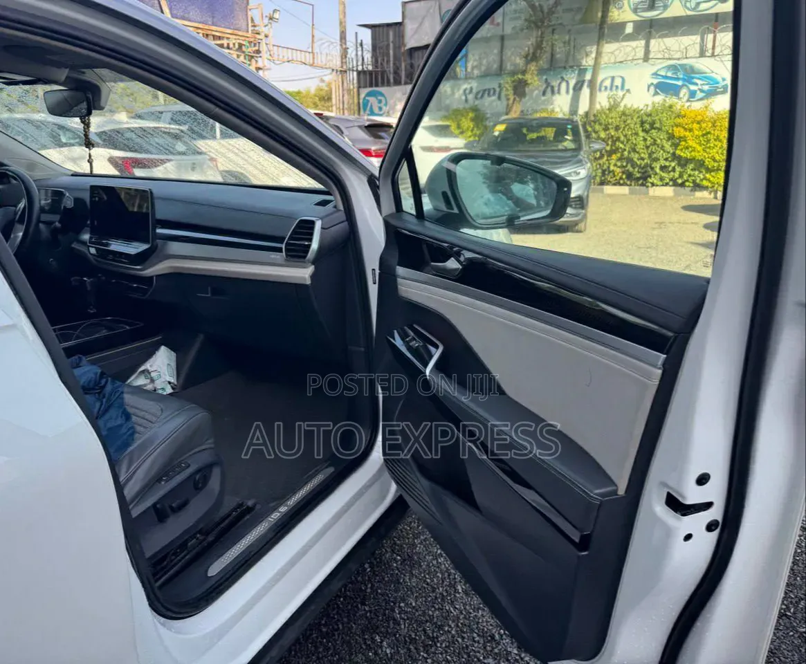 Volkswagen ID.4 2023 White