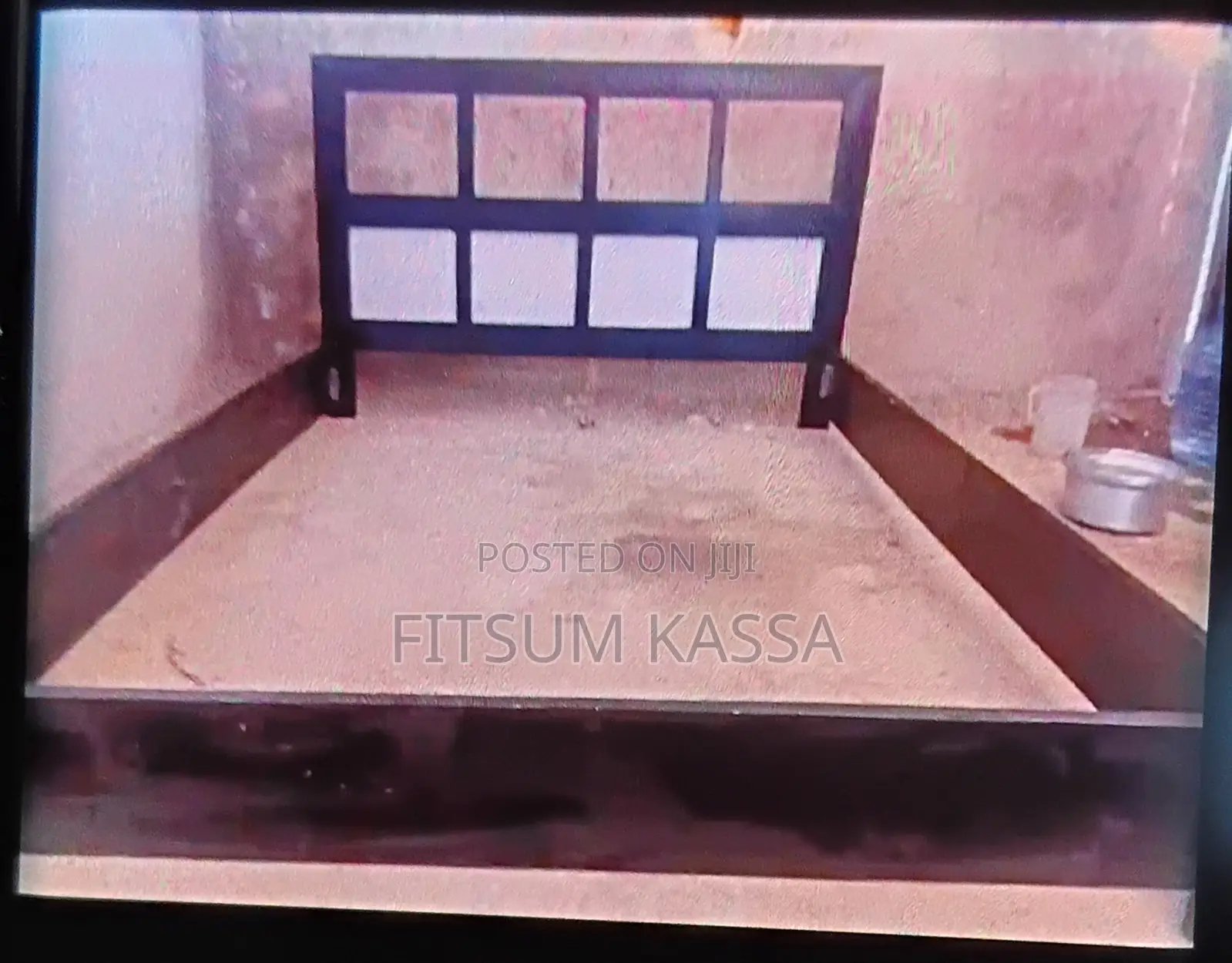 አዲስ እንጨት አልጋ