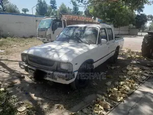 Toyota Hilux 1988 White
