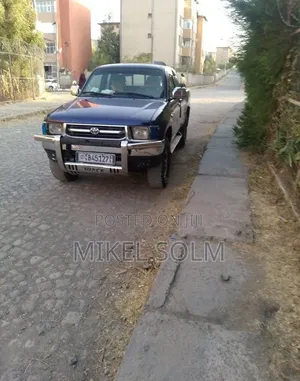 Toyota Hilux 2004 Black