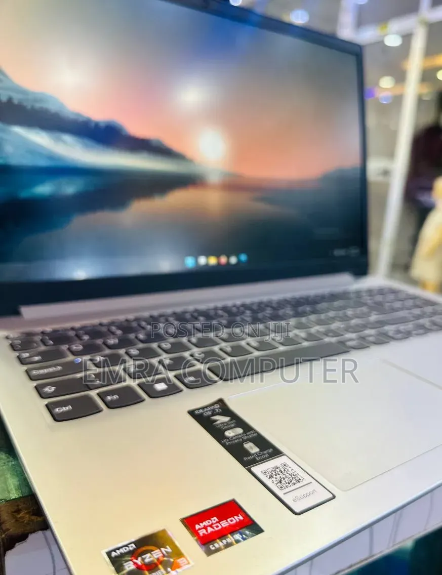 New Laptop Lenovo 8GB Intel Core i5 SSD 512GB