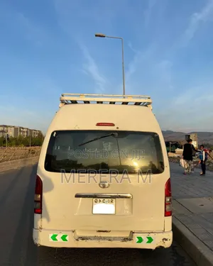 Toyota HiAce 2009 White