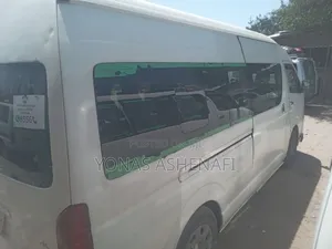 Toyota HiAce 2016 White
